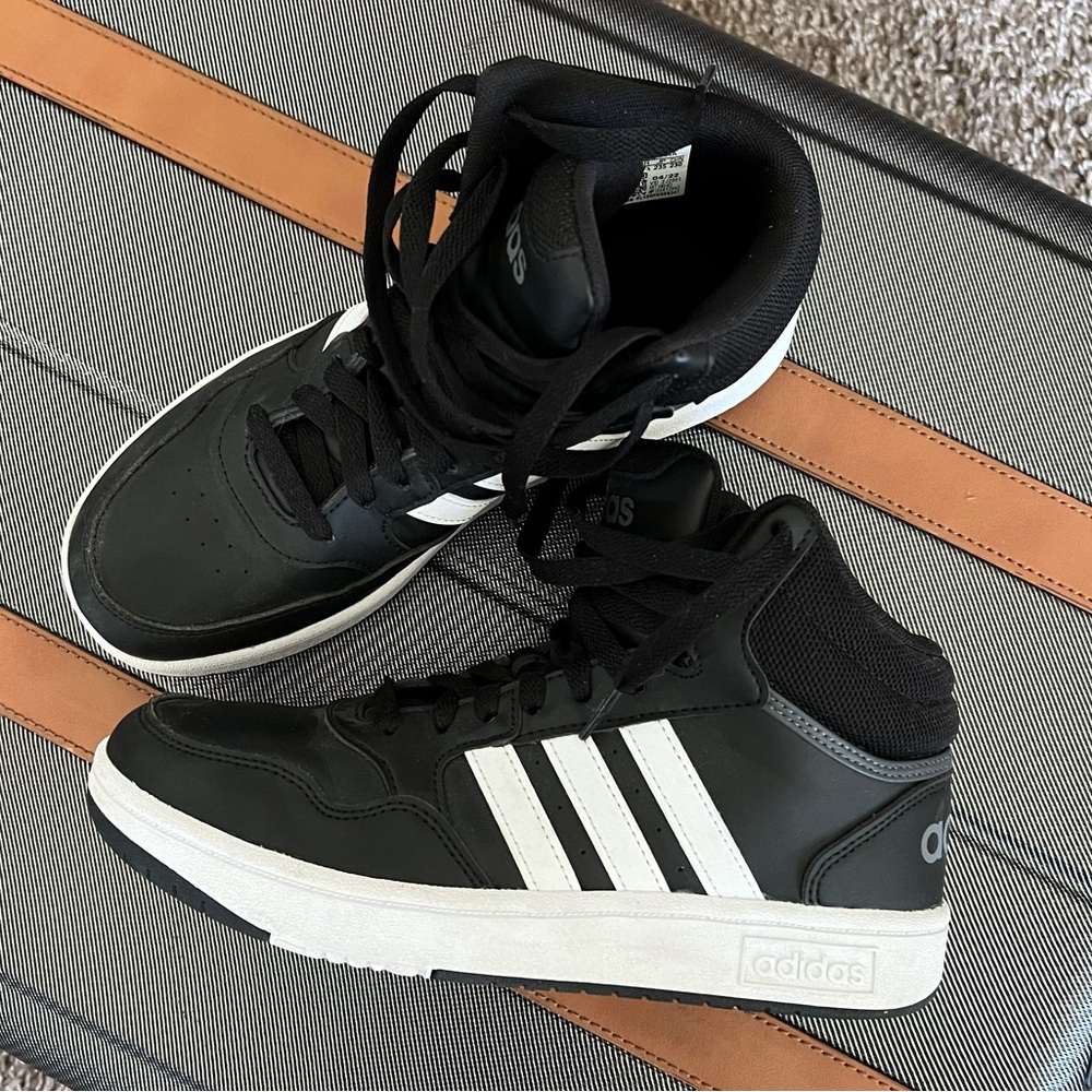 EUC boys adidas shoe